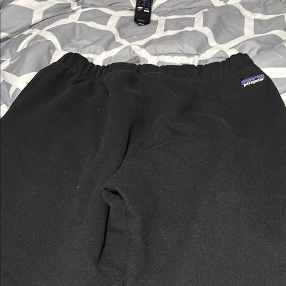 Men’s Black Patagonia Sweatpants with Logo Runs Big Fits like Large - Picture 4 of 5